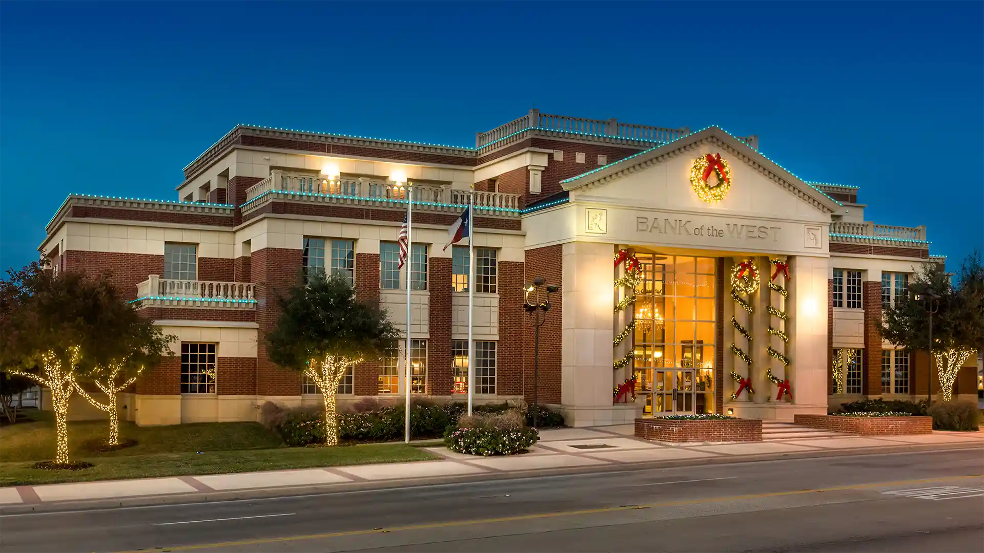commercial outdoor lighting