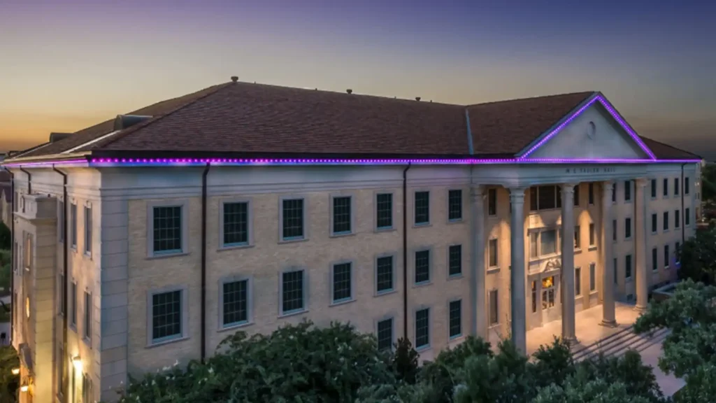 HOA Communities Use Permanent Outdoor Lighting